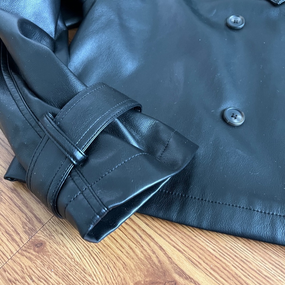 ASOS DESIGN funnel neck leather look short trench coat in black - Picture 5 of 5